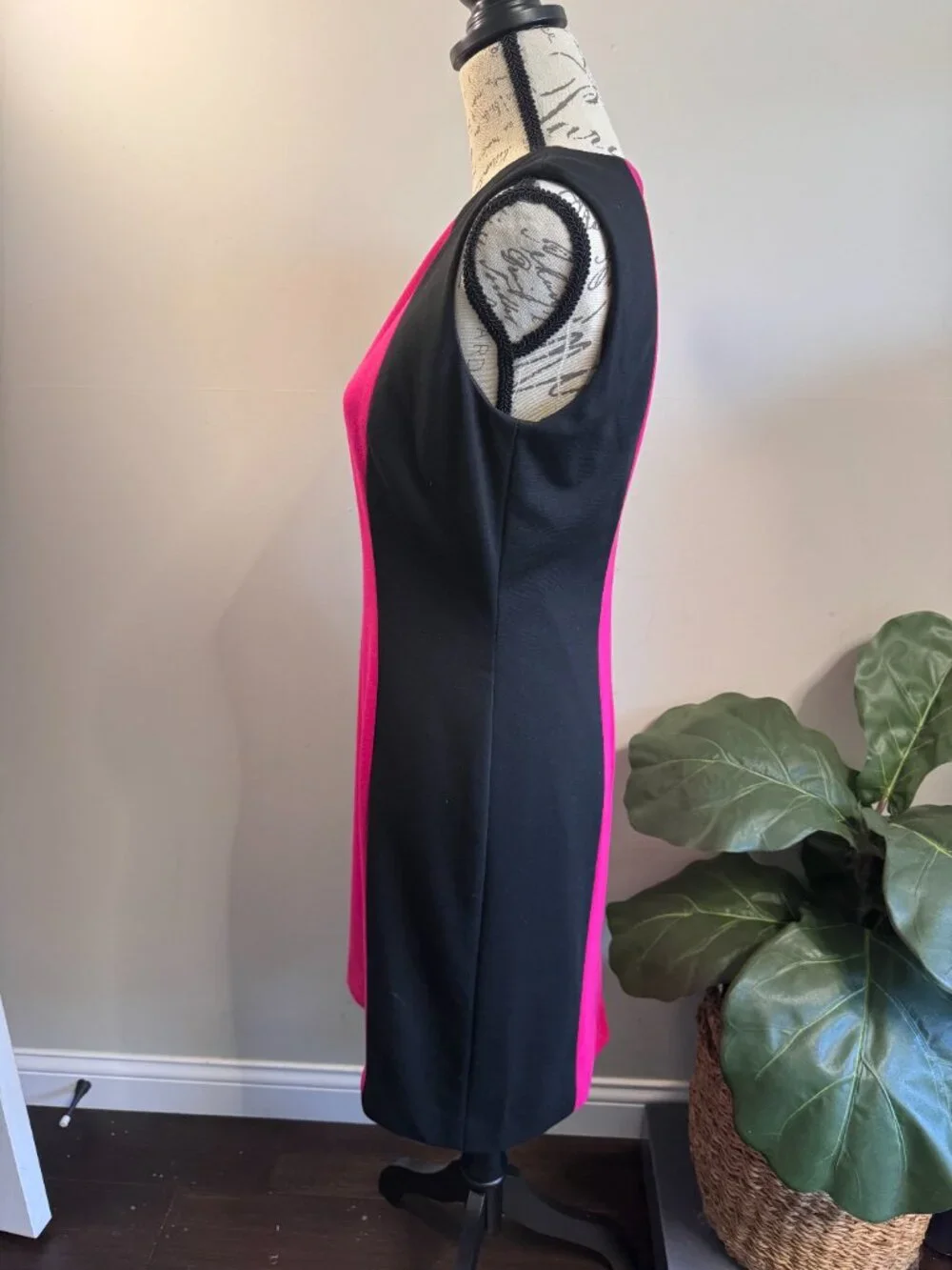 Tahari black hot
